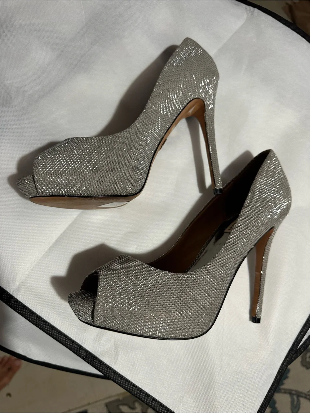 Badgley Mischka drama Silver Glitter Peep-Toe Pumps 8.5